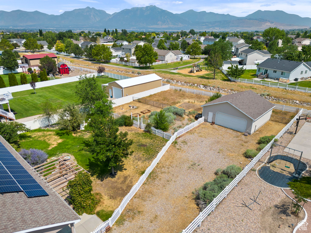 Bird\\\'s eye view featuring a mountain view