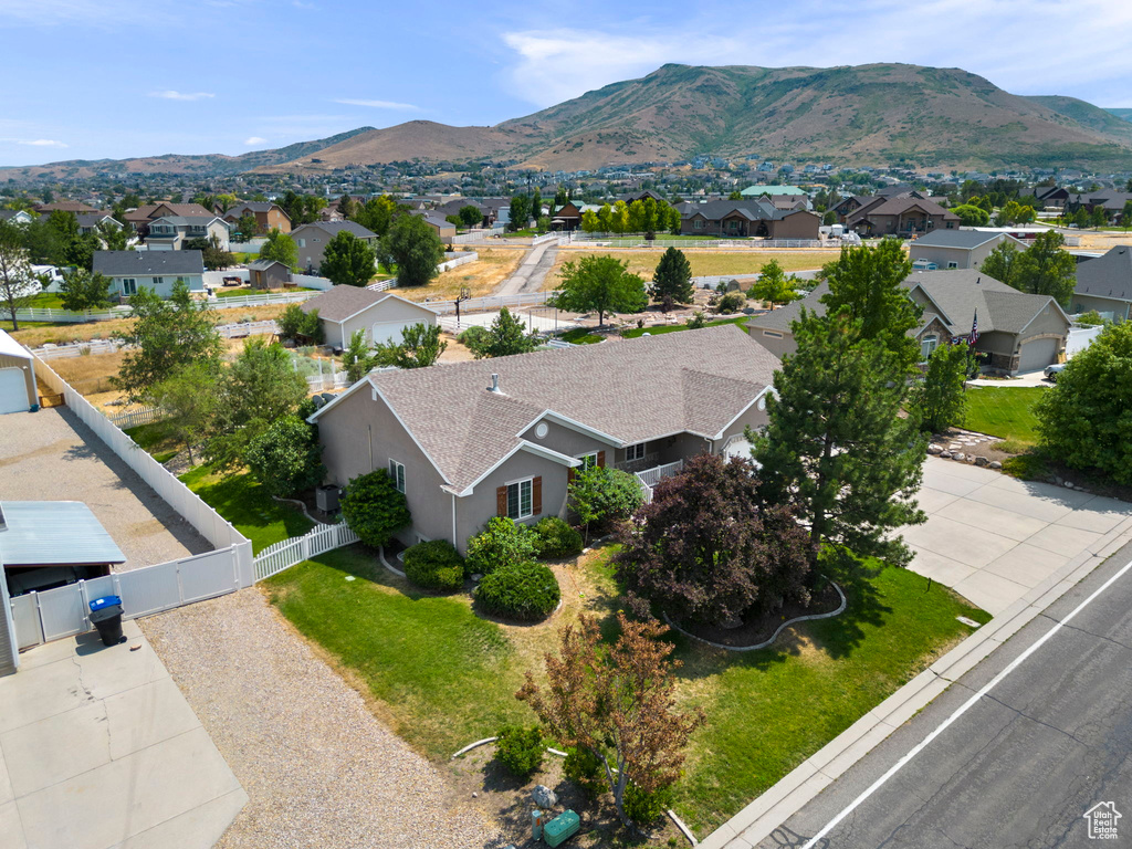 Birds eye view of property featuring a mountain view