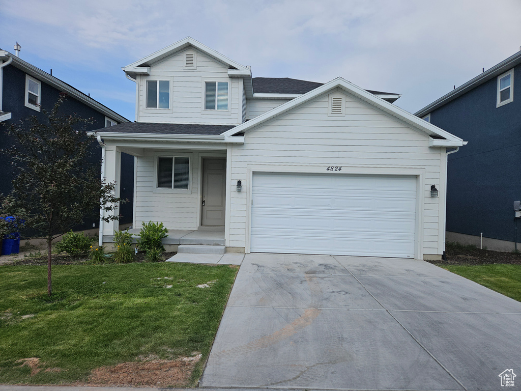 View of front of property featuring a front lawn