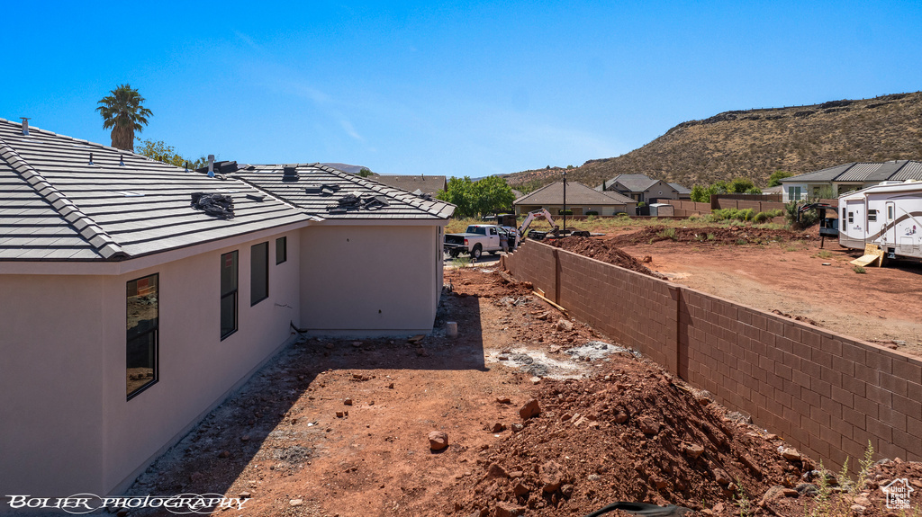 View of yard featuring a mountain view