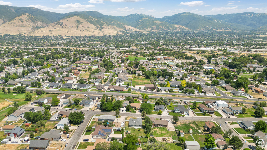 Bird's eye view with a mountain view