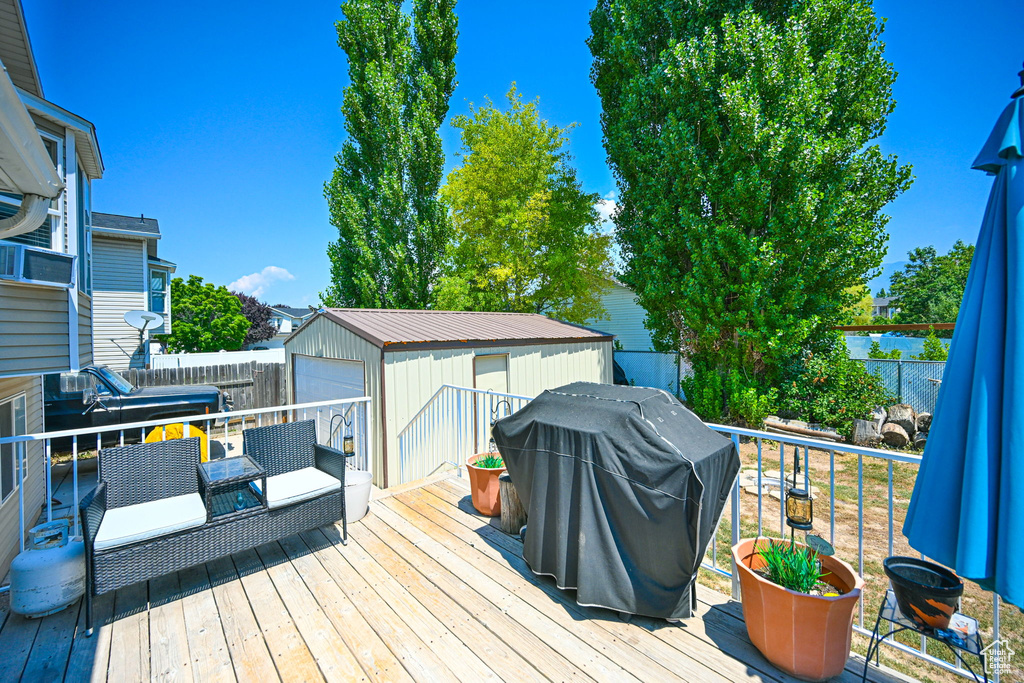 Wooden terrace with a shed and area for grilling