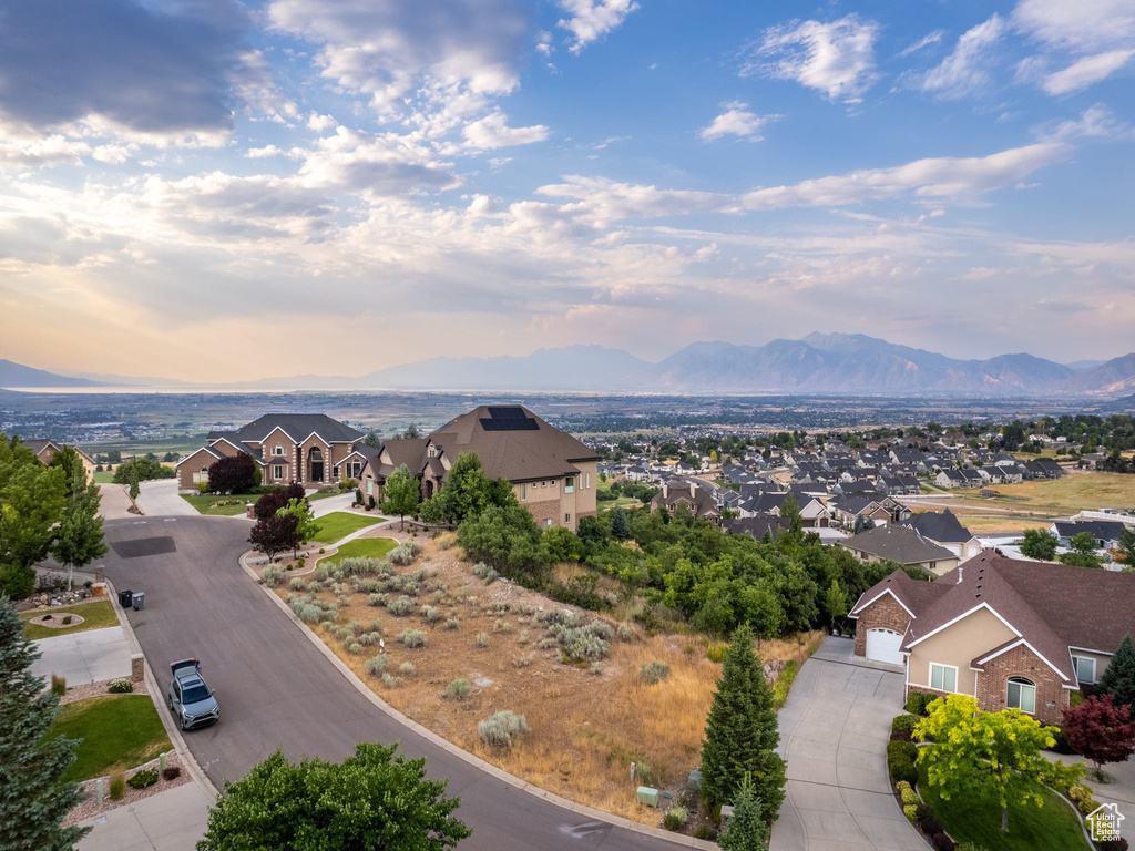 Aerial view with a mountain view