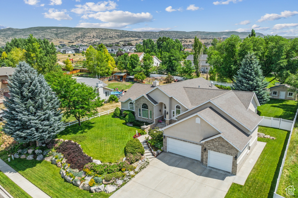 Bird's eye view with a mountain view