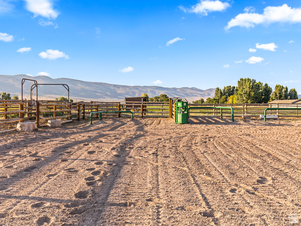 View of yard featuring a mountain view