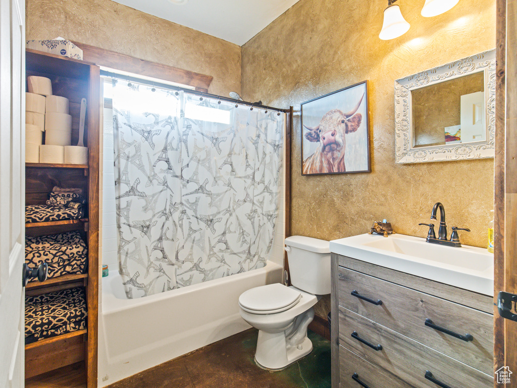 Full bathroom featuring vanity, toilet, and shower / bath combination with curtain