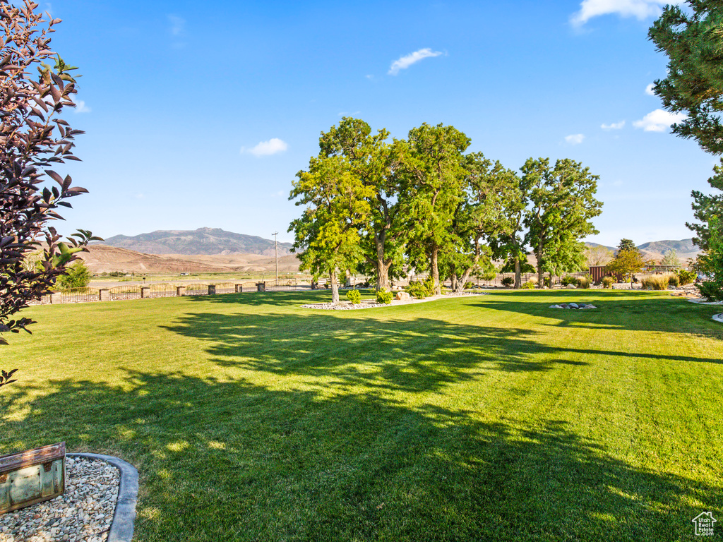 View of yard featuring a mountain view