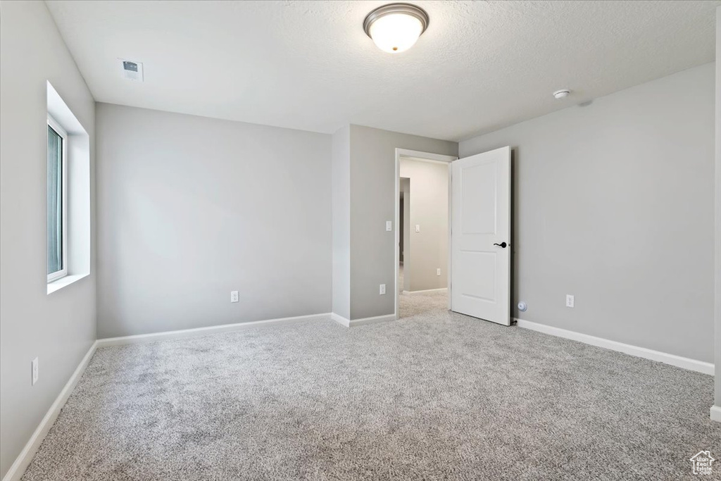 Unfurnished room with carpet flooring