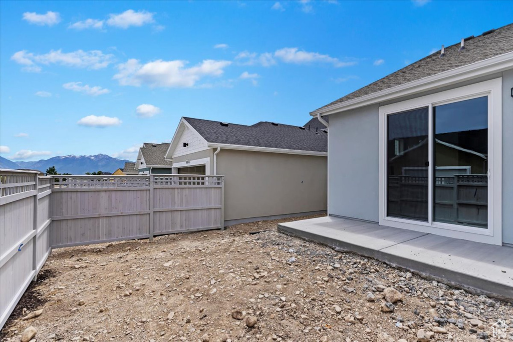 View of yard featuring a mountain view