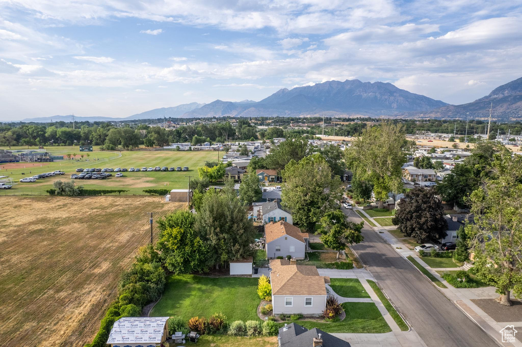 Birds eye view of property featuring a mountain view