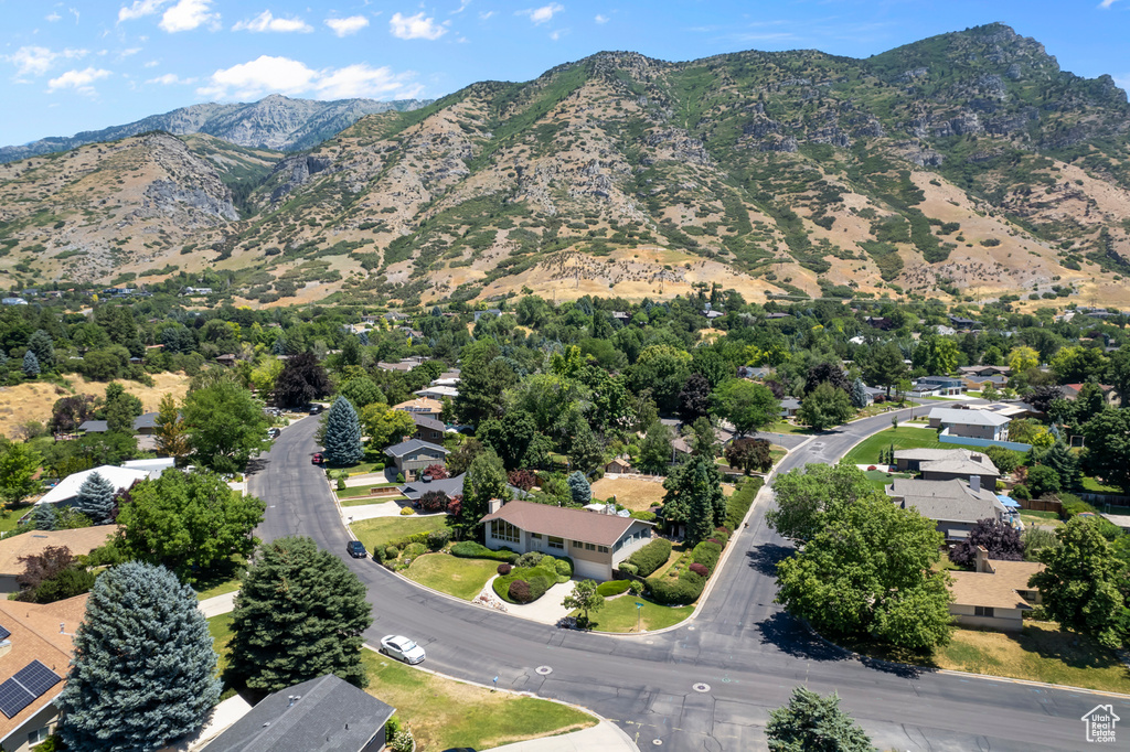 Drone / aerial view featuring a mountain view