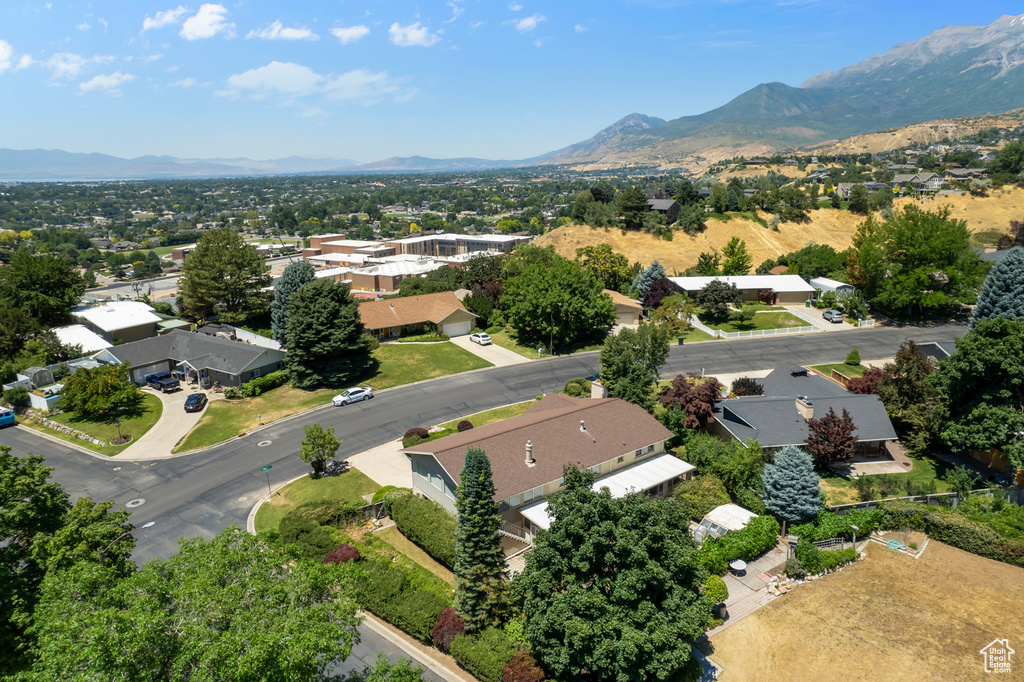 Aerial view with a mountain view