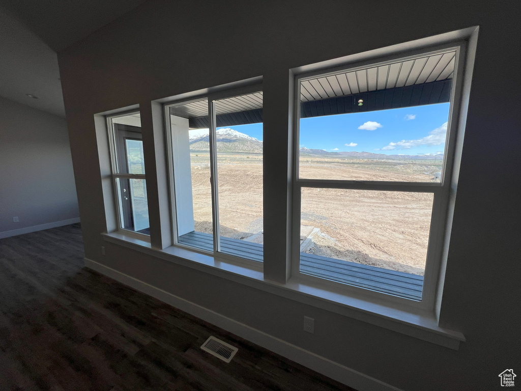 Details featuring hardwood / wood-style floors