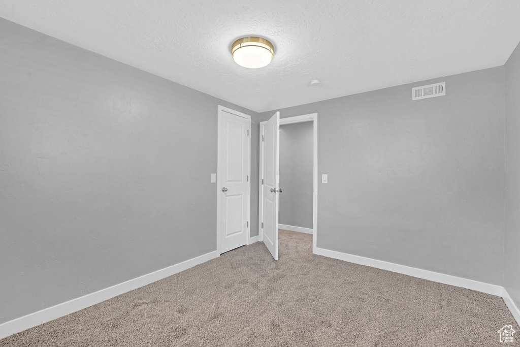 Spare room with carpet flooring