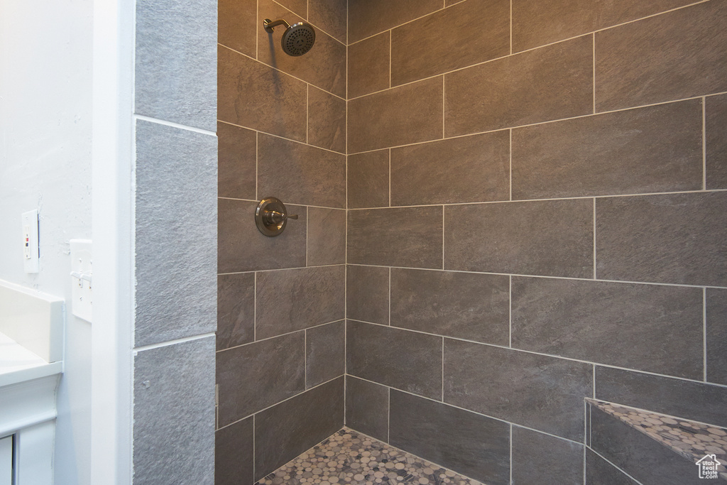 Bathroom featuring tiled shower