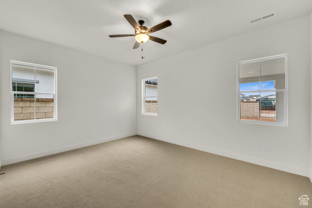 Unfurnished room with carpet and ceiling fan