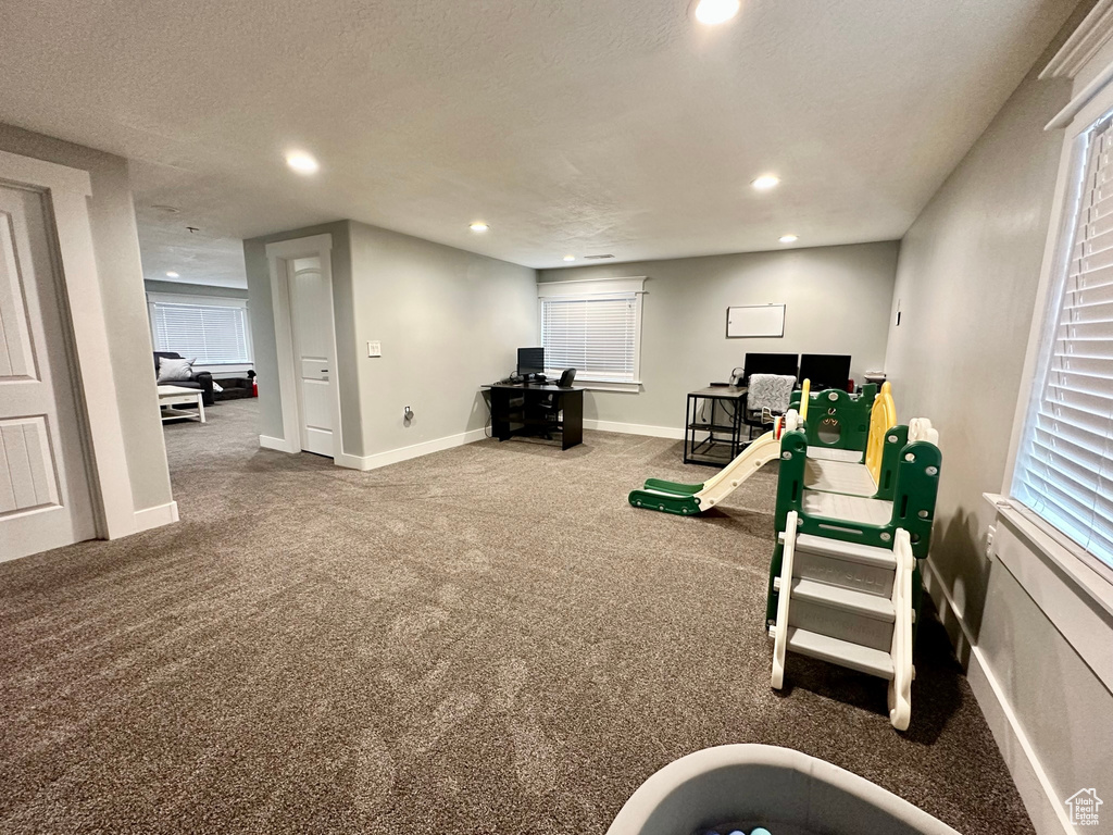 Workout room featuring carpet flooring and a textured ceiling