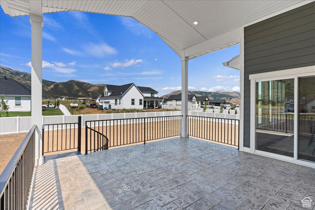 Balcony featuring a mountain view