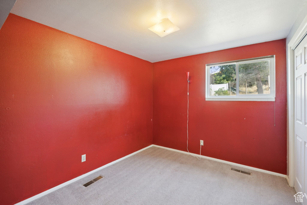 Unfurnished room featuring carpet flooring