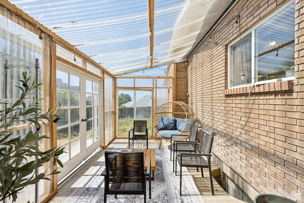 Sunroom / solarium featuring lofted ceiling