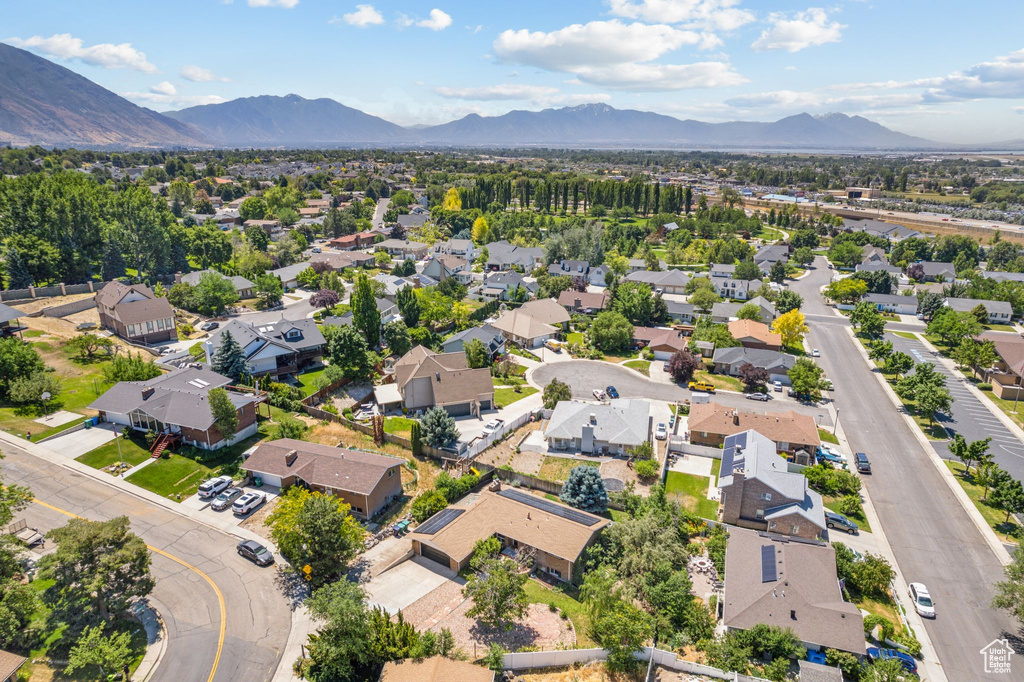 Aerial view with a mountain view