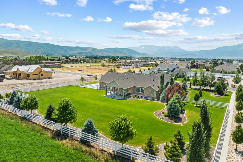 Aerial view with a mountain view