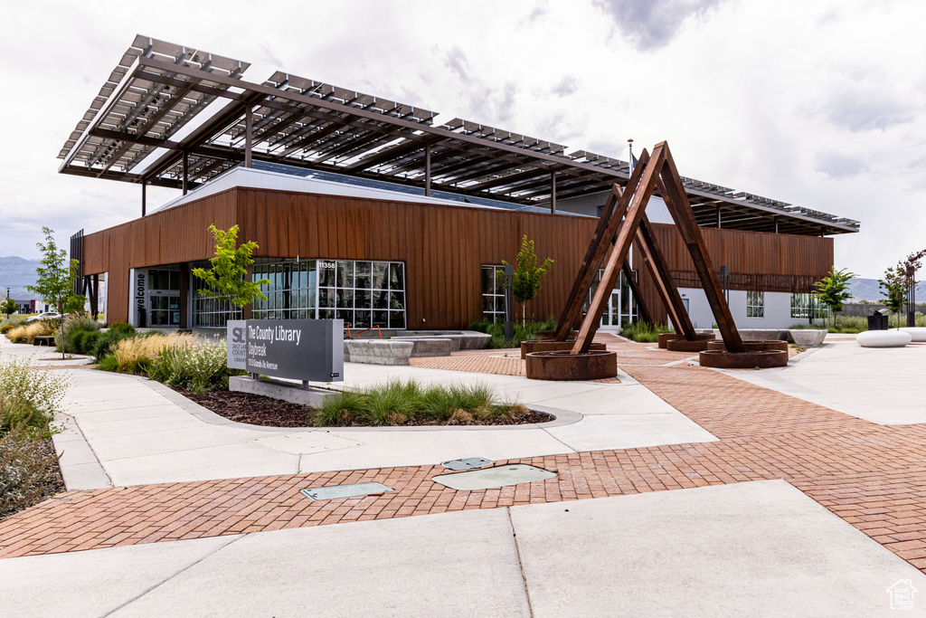 Surrounding community with a pergola