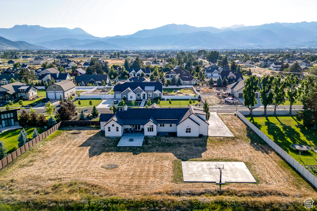 Aerial view with a mountain view