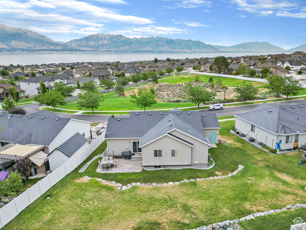 Bird's eye view with a mountain view