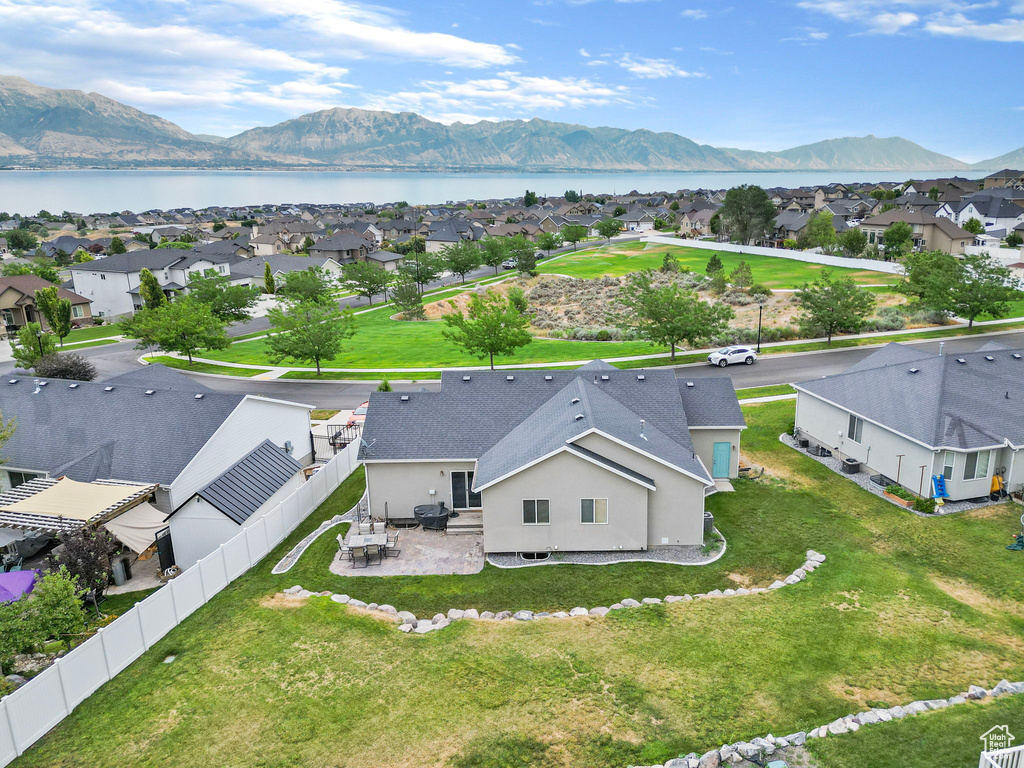 Bird's eye view with a mountain view