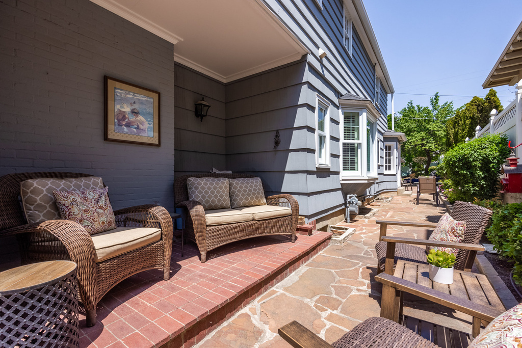 View of patio / terrace featuring outdoor lounge area