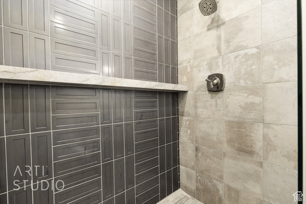 Bathroom featuring tiled shower