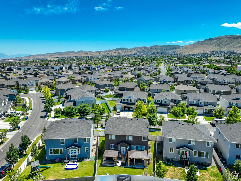 Bird's eye view with a mountain view