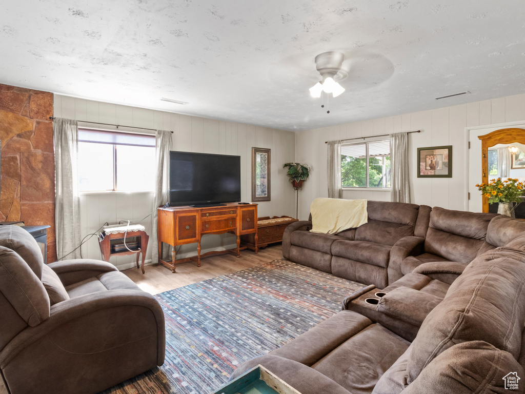 Living room with ceiling fan and wood-type flooring