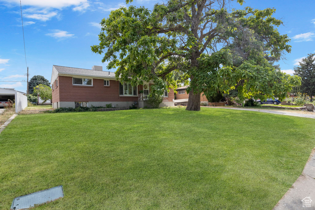 View of front of house featuring a front lawn