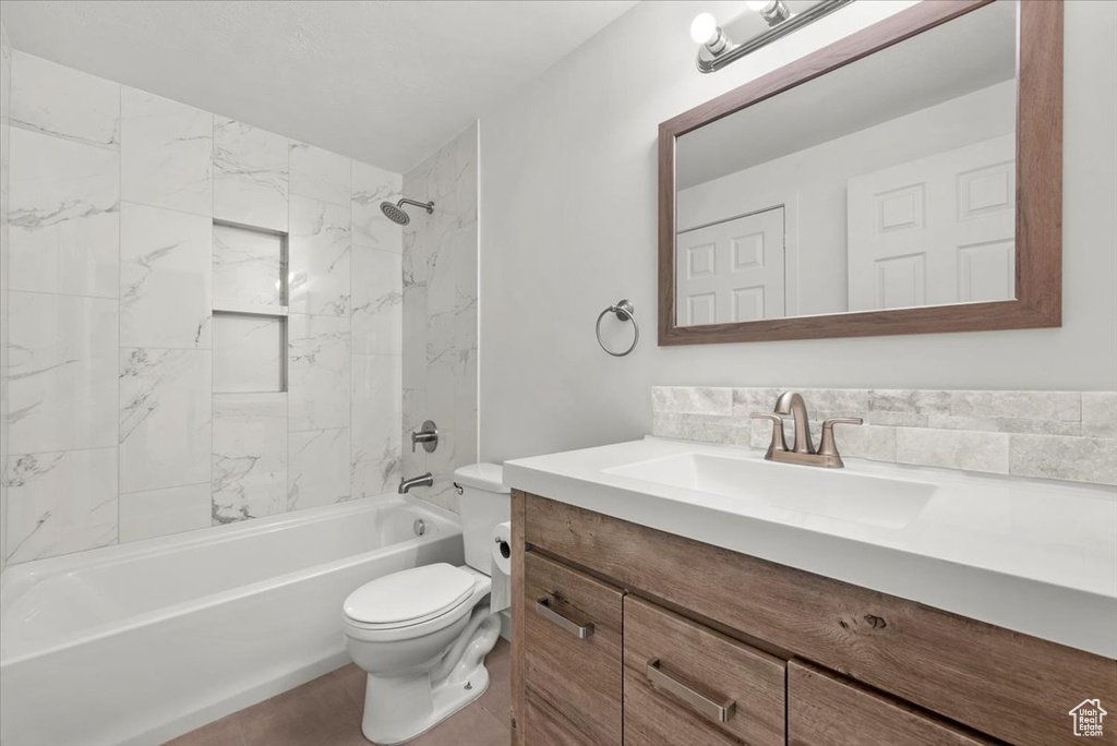 Full bathroom with vanity, toilet, and tiled shower / bath