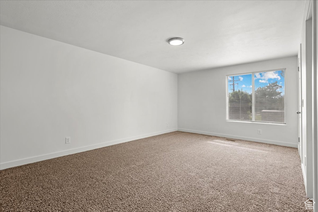 Empty room with carpet