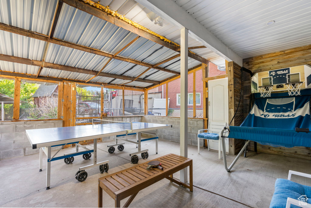 Sunroom / solarium with lofted ceiling with beams