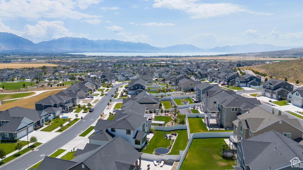 Aerial view with a mountain view