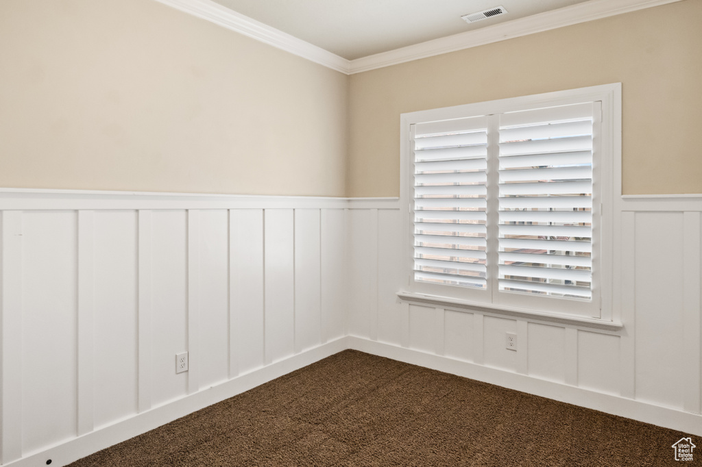 Empty room with carpet floors and ornamental molding