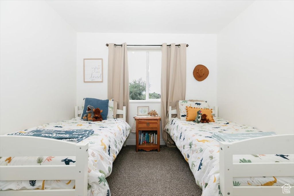 Bedroom with carpet