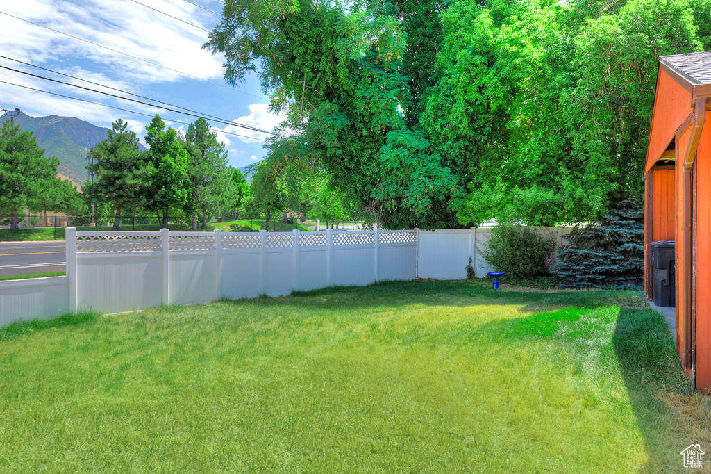 View of yard featuring a mountain view