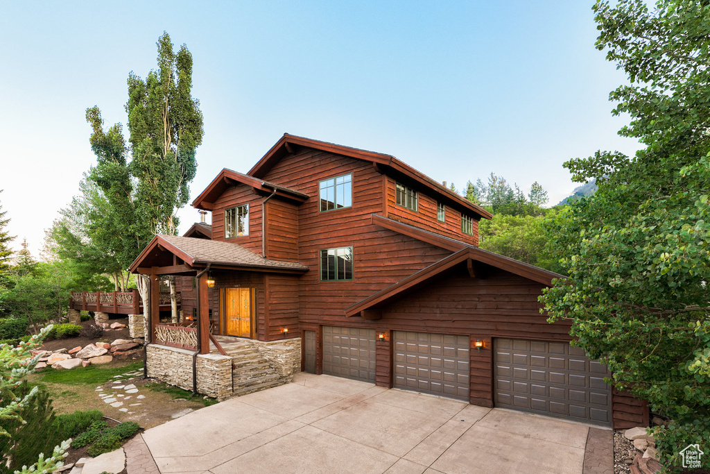 View of front facade with a garage