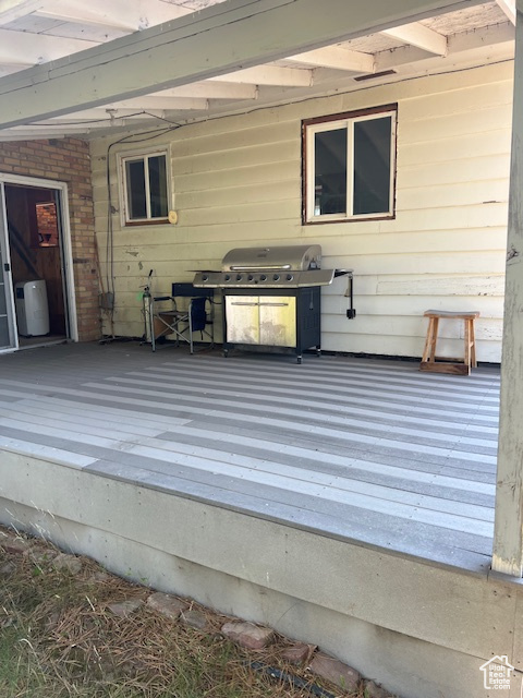 Wooden terrace with area for grilling