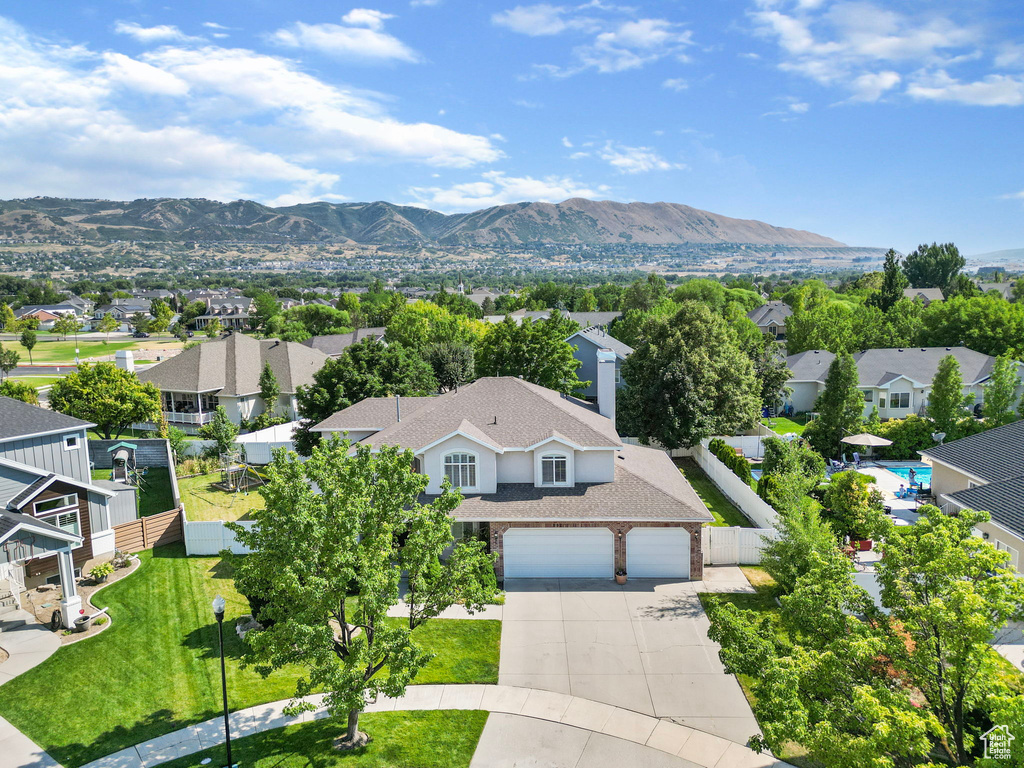 Birds eye view of property featuring a mountain view