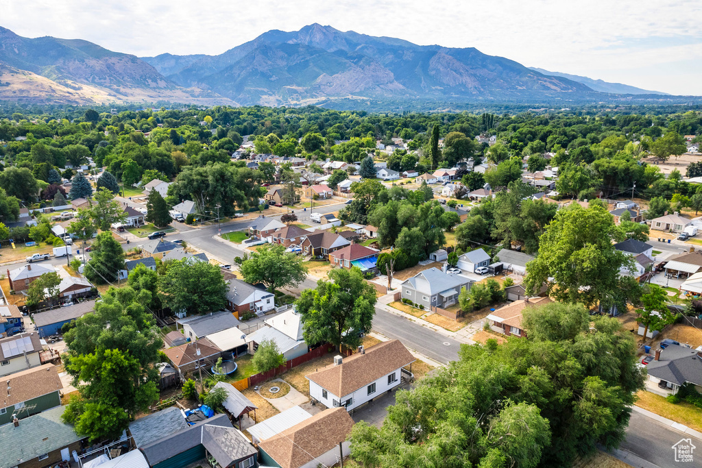 Birds eye view of property featuring a mountain view