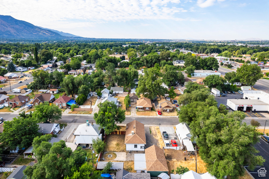 Aerial view with a mountain view