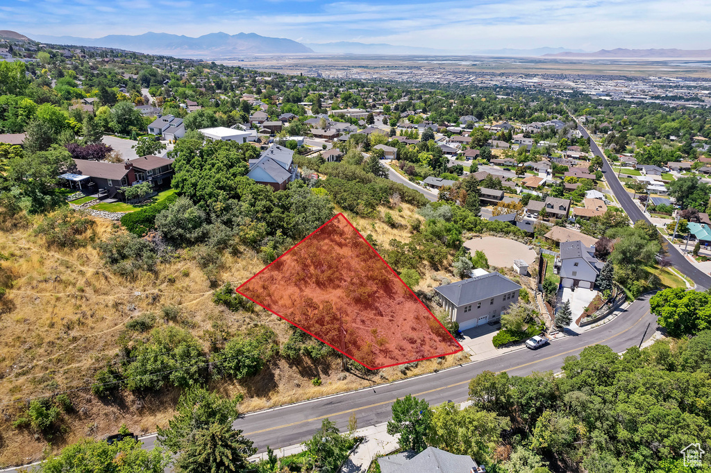 Drone / aerial view featuring a mountain view