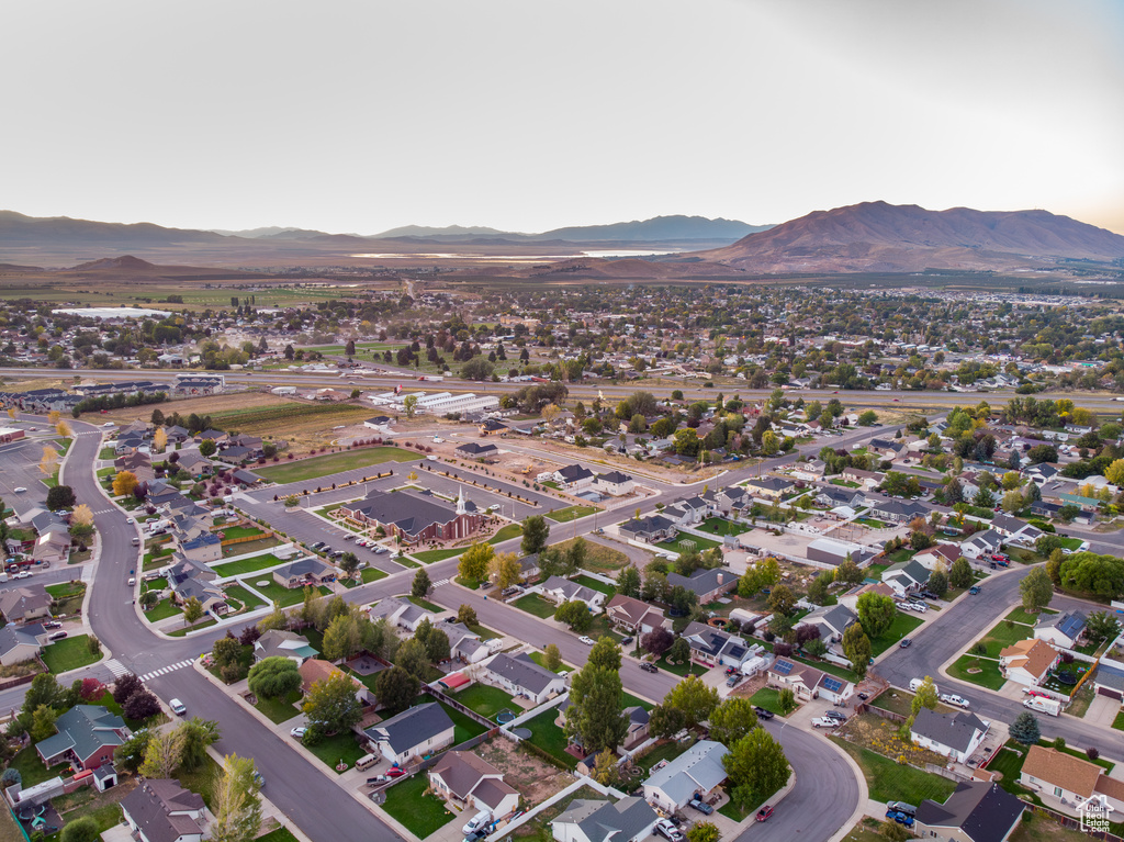 Birds eye view of property featuring a mountain view