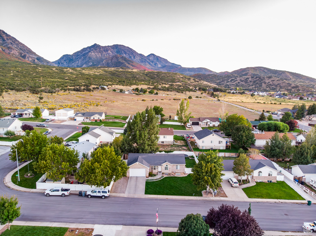 Birds eye view of property featuring a mountain view